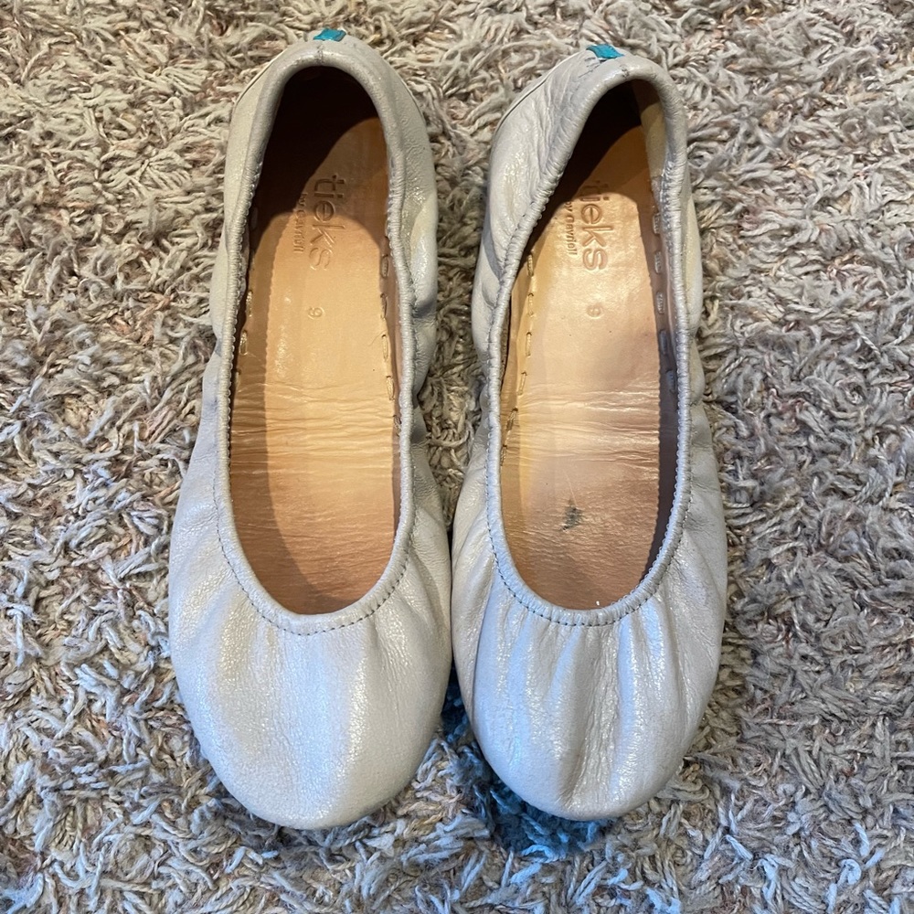 Feather grey (retired) Tieks!  Size 9